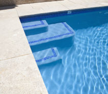 Swimming pool steps