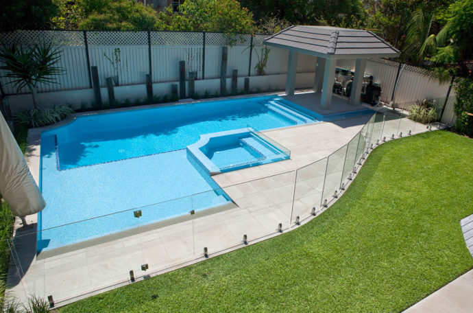 Raised spa pool - Hurstville