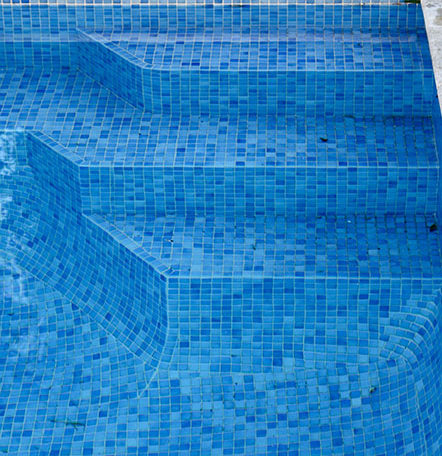 Swimming pool steps